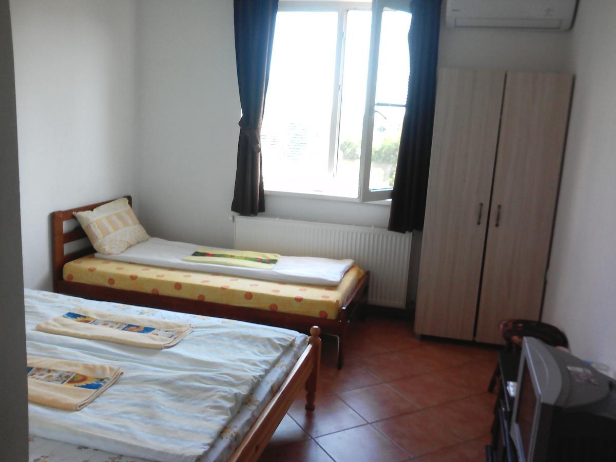 Guest House Familia Samovodene Exterior photo